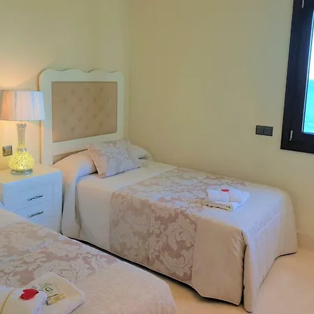 Daire Luxury Frontal To The Sea In Doncella Estepona