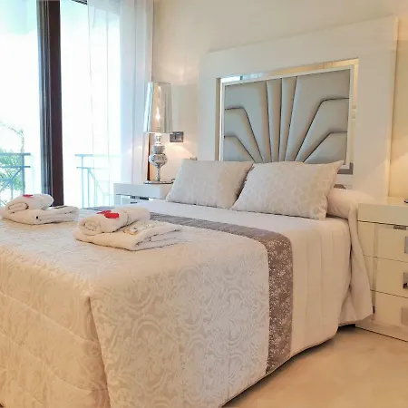 Luxury Frontal To The Sea In Doncella エステポナ