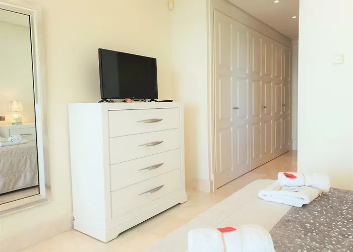 Apartment Luxury Frontal To The Sea In Doncella Estepona